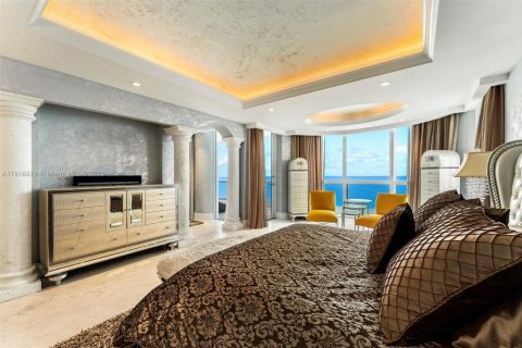 Condominio en alquiler en Miami Beach, Florida, 4 dormitorios, 405.98 m2 № 1973689 - foto 21
