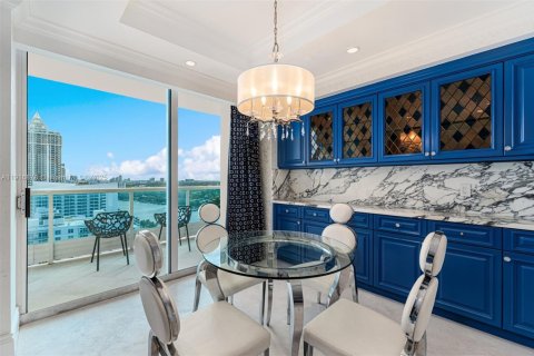 Condominio en alquiler en Miami Beach, Florida, 4 dormitorios, 405.98 m2 № 1973689 - foto 13