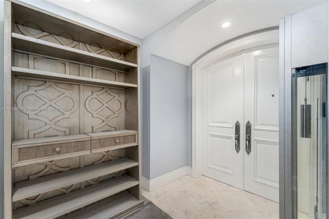 Condominio en alquiler en Miami Beach, Florida, 4 dormitorios, 405.98 m2 № 1973689 - foto 4