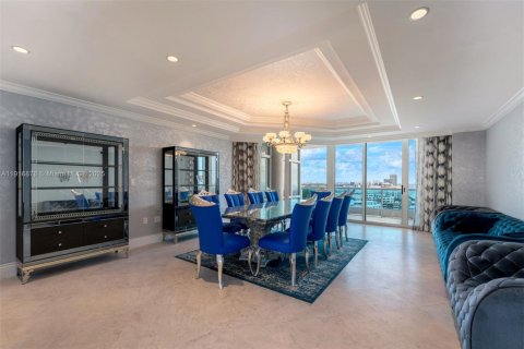 Condominio en alquiler en Miami Beach, Florida, 4 dormitorios, 405.98 m2 № 1973689 - foto 16