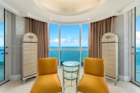Condominio en alquiler en Miami Beach, Florida, 4 dormitorios, 405.98 m2 № 1973689 - foto 26