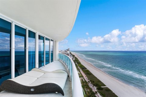 Condominio en alquiler en Miami Beach, Florida, 4 dormitorios, 405.98 m2 № 1973689 - foto 24