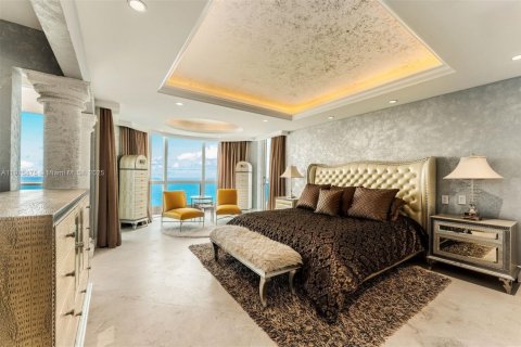 Condominio en alquiler en Miami Beach, Florida, 4 dormitorios, 405.98 m2 № 1973689 - foto 19