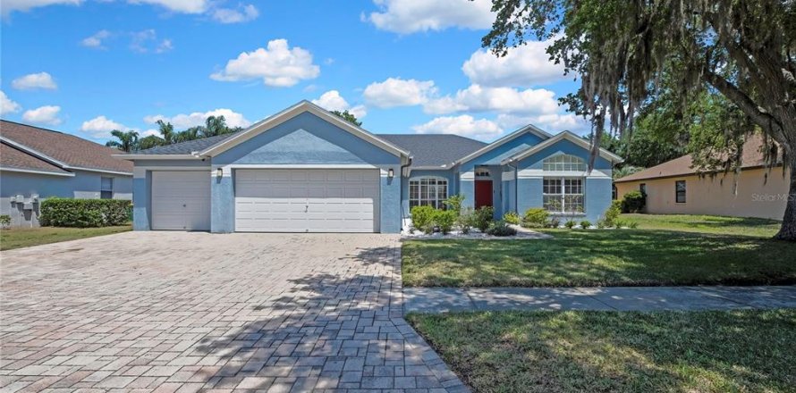 House in Odessa, Florida 4 bedrooms, 256.87 sq.m. № 2092029