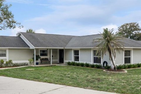 House in Maitland, Florida 3 bedrooms, 182 sq.m. № 2152349
