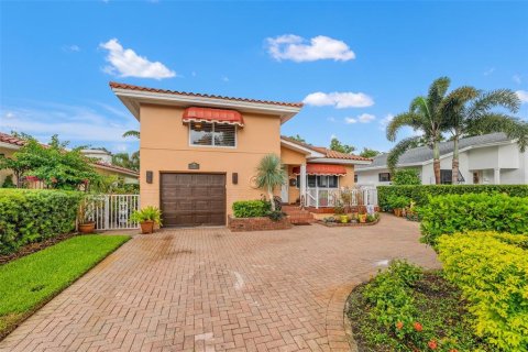 House in Saint Petersburg, Florida 3 bedrooms, 134.99 sq.m. № 1795691 - photo 2