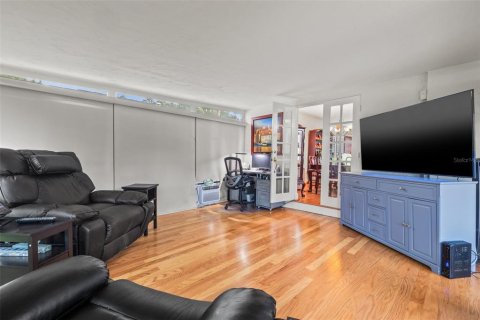 House in Saint Petersburg, Florida 3 bedrooms, 134.99 sq.m. № 1795691 - photo 16