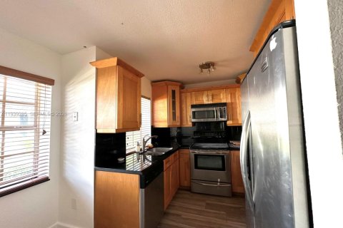 Villa ou maison à louer à Miami, Floride: 2 chambres, 90.95 m2 № 1996835 - photo 9