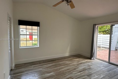 Villa ou maison à louer à Miami, Floride: 2 chambres, 90.95 m2 № 1996835 - photo 11