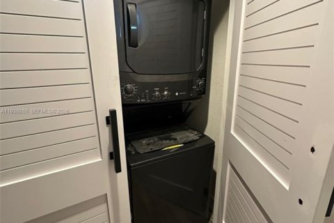 Villa ou maison à louer à Miami, Floride: 2 chambres, 90.95 m2 № 1996835 - photo 27