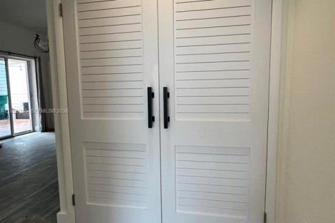 Villa ou maison à louer à Miami, Floride: 2 chambres, 90.95 m2 № 1996835 - photo 4