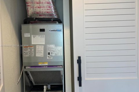 Villa ou maison à louer à Miami, Floride: 2 chambres, 90.95 m2 № 1996835 - photo 6