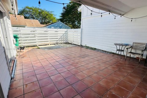 Villa ou maison à louer à Miami, Floride: 2 chambres, 90.95 m2 № 1996835 - photo 20