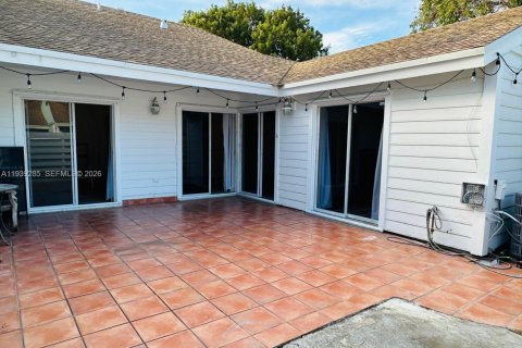 Villa ou maison à louer à Miami, Floride: 2 chambres, 90.95 m2 № 1996835 - photo 21