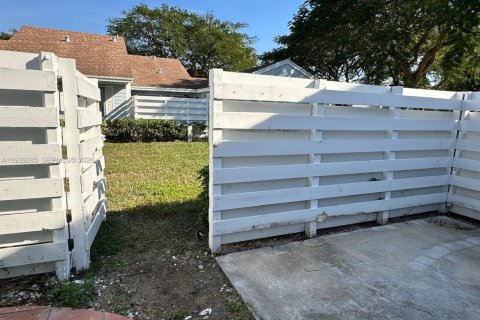 Villa ou maison à louer à Miami, Floride: 2 chambres, 90.95 m2 № 1996835 - photo 26