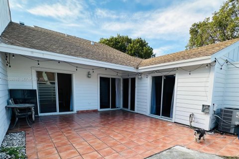 Villa ou maison à louer à Miami, Floride: 2 chambres, 90.95 m2 № 1996835 - photo 24