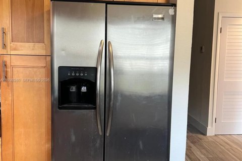 Villa ou maison à louer à Miami, Floride: 2 chambres, 90.95 m2 № 1996835 - photo 10