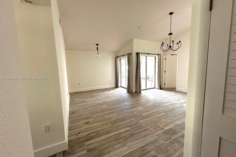 Villa ou maison à louer à Miami, Floride: 2 chambres, 90.95 m2 № 1996835 - photo 8