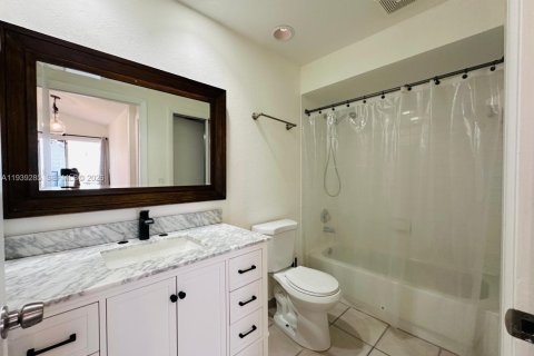 Villa ou maison à louer à Miami, Floride: 2 chambres, 90.95 m2 № 1996835 - photo 15