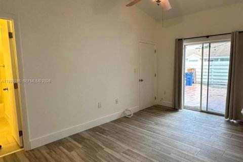 Villa ou maison à louer à Miami, Floride: 2 chambres, 90.95 m2 № 1996835 - photo 18