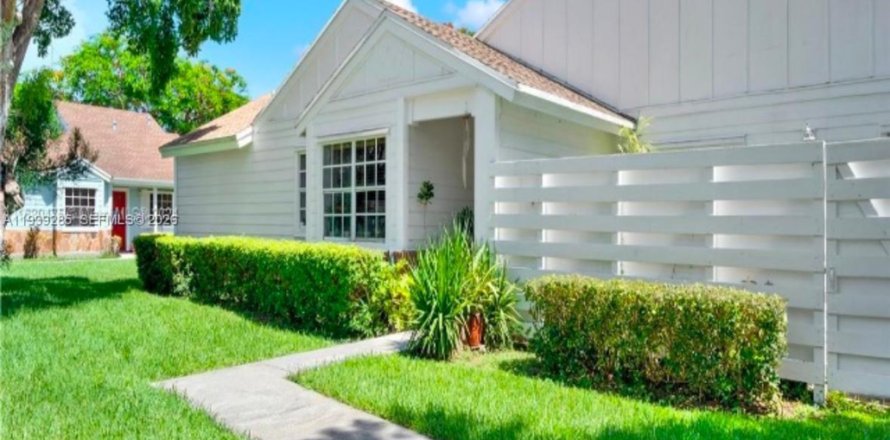 Villa ou maison à Miami, Floride 2 chambres, 90.95 m2 № 1996835