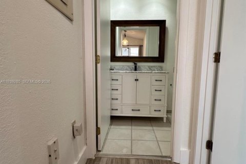 Villa ou maison à louer à Miami, Floride: 2 chambres, 90.95 m2 № 1996835 - photo 14