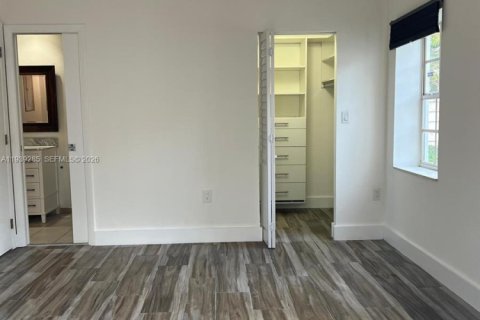 Villa ou maison à louer à Miami, Floride: 2 chambres, 90.95 m2 № 1996835 - photo 13