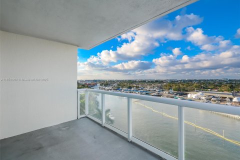 Copropriété à vendre à Miami, Floride: 3 chambres, 146.6 m2 № 1977056 - photo 18