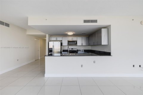 Copropriété à vendre à Miami, Floride: 3 chambres, 146.6 m2 № 1977056 - photo 12