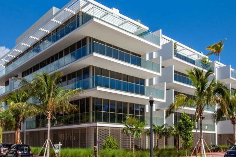 THREE HUNDRED COLLINS in Miami Beach, Florida № 69771 - photo 1