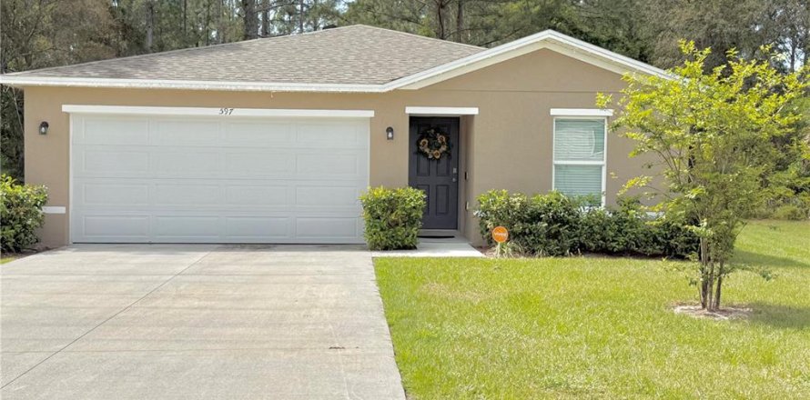House in Crescent City, Florida 3 bedrooms, 117.34 sq.m. № 2166556