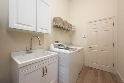 House in Apopka, Florida 3 bedrooms, 194.17 sq.m. № 1880524 - photo 23