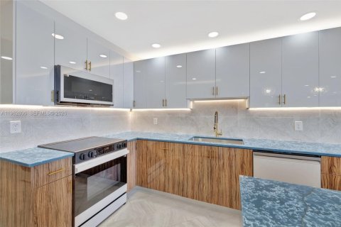 Copropriété à vendre à Fort Lauderdale, Floride: 3 chambres, 230.4 m2 № 2025566 - photo 28