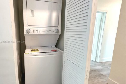 Villa ou maison à louer à Miami Gardens, Floride: 3 chambres, 112.88 m2 № 1976319 - photo 8