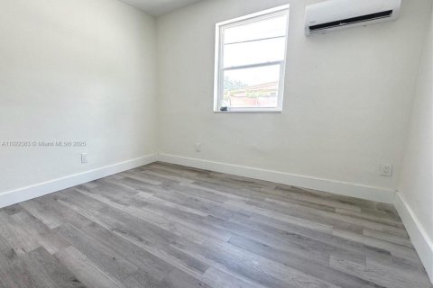 Villa ou maison à louer à Miami Gardens, Floride: 3 chambres, 112.88 m2 № 1976319 - photo 12