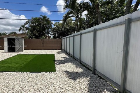 Villa ou maison à louer à Miami Gardens, Floride: 3 chambres, 112.88 m2 № 1976319 - photo 16