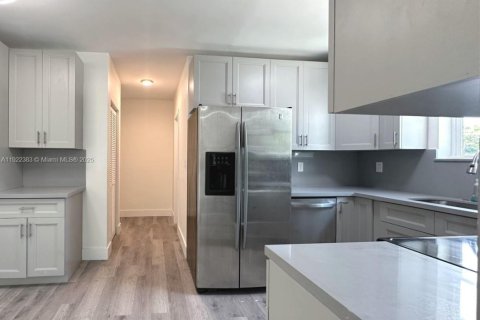 Villa ou maison à louer à Miami Gardens, Floride: 3 chambres, 112.88 m2 № 1976319 - photo 5