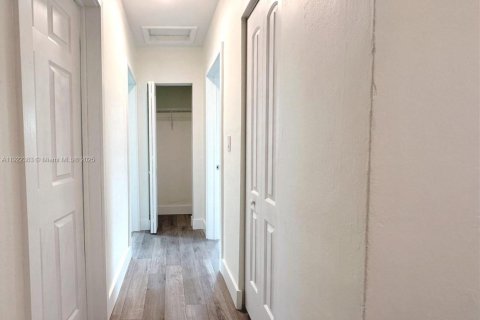 Villa ou maison à louer à Miami Gardens, Floride: 3 chambres, 112.88 m2 № 1976319 - photo 9