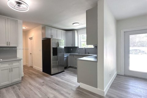 Villa ou maison à louer à Miami Gardens, Floride: 3 chambres, 112.88 m2 № 1976319 - photo 4