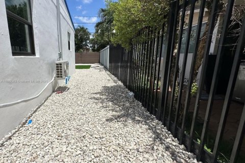 Villa ou maison à louer à Miami Gardens, Floride: 3 chambres, 112.88 m2 № 1976319 - photo 15