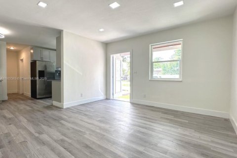 Villa ou maison à louer à Miami Gardens, Floride: 3 chambres, 112.88 m2 № 1976319 - photo 3