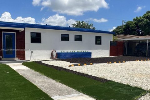 Villa ou maison à louer à Miami Gardens, Floride: 3 chambres, 112.88 m2 № 1976319 - photo 2