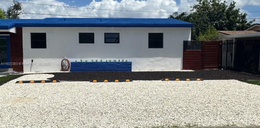 Villa ou maison à Miami Gardens, Floride 3 chambres, 112.88 m2 № 1976319