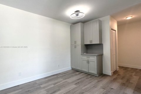 Villa ou maison à louer à Miami Gardens, Floride: 3 chambres, 112.88 m2 № 1976319 - photo 6