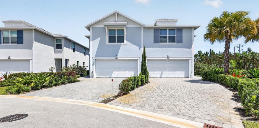 Townhouse in Jensen Beach, Florida 3 bedrooms, 167.6 sq.m. № 2175430