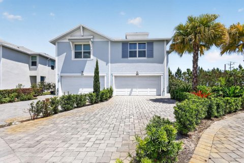 Townhouse in Jensen Beach, Florida 3 bedrooms, 167.6 sq.m. № 2175430 - photo 2