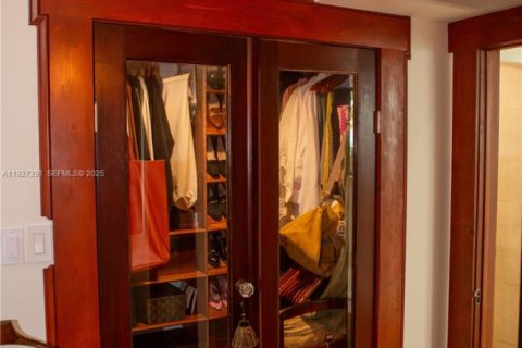 Купить виллу или дом в Майами, Флорида 4 спальни, 213.68м2, № 1988955 - фото 28