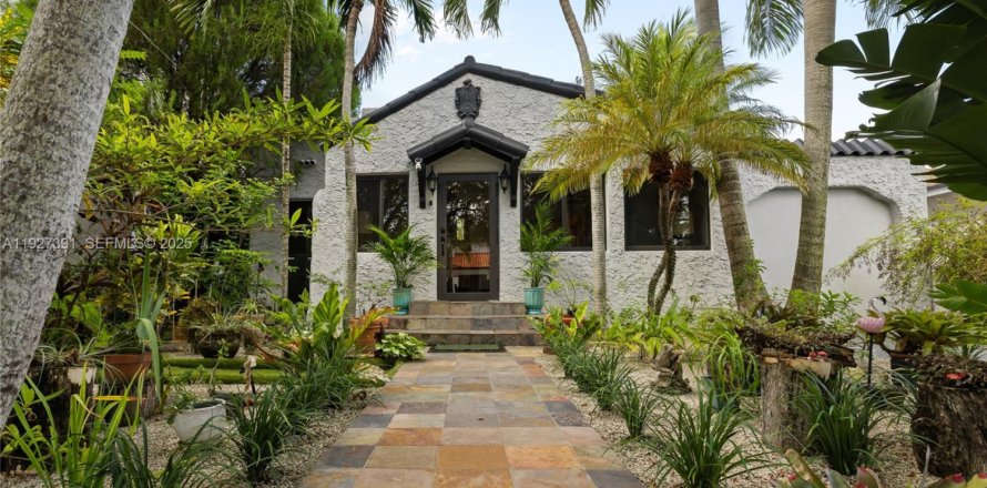 Дом в Майами, Флорида 4 спальни, 213.68м2 № 1988955