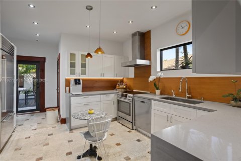 Купить виллу или дом в Майами, Флорида 4 спальни, 213.68м2, № 1988955 - фото 22