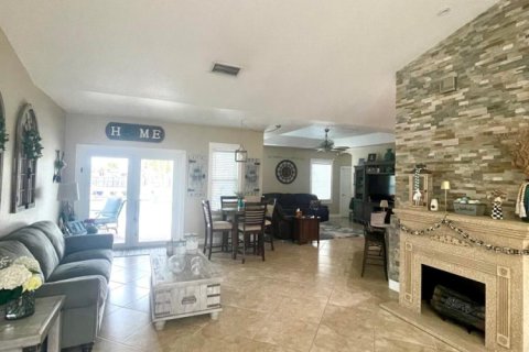 House in Port St. Lucie, Florida 4 bedrooms, 195.19 sq.m. № 2084178 - photo 15